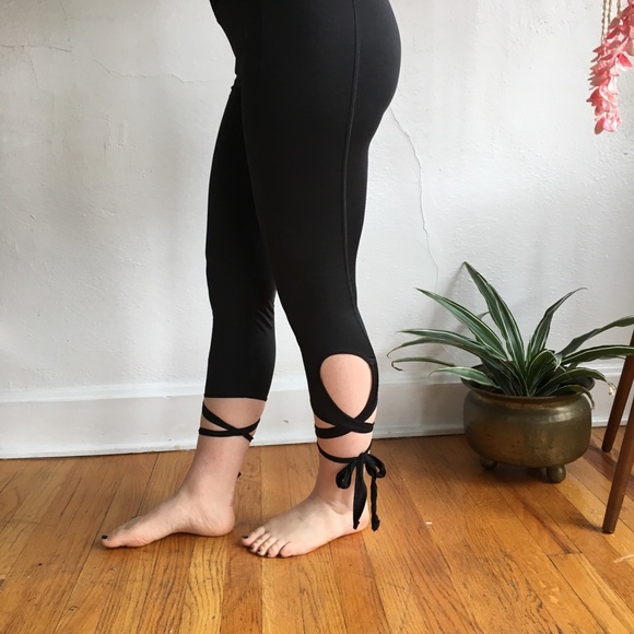 SOLD*****Yoga Pants******SOLD - Picture 5 of 7